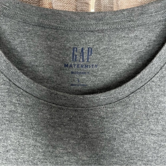 Gap Gray Short Sleeve Crew Neck Maternity Tee Shirt Size Large - Picture 6 of 11
